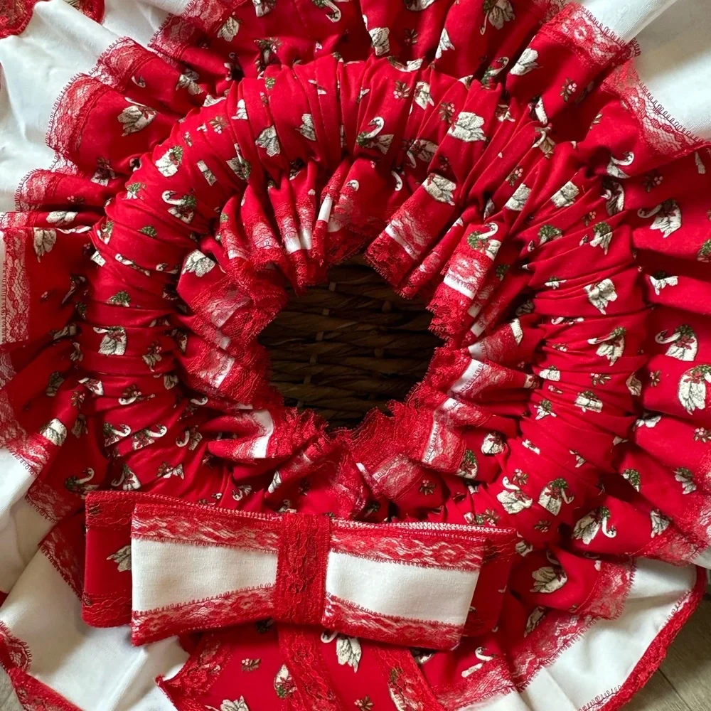 Vintage 1970s Christmas Holiday Wreath Handmade Red White Ruffled Swan Print